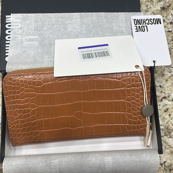 NWT Love Moschino Logo-Plaque Crocodile-Effect Wallet - Brown - Picture 3 of 12